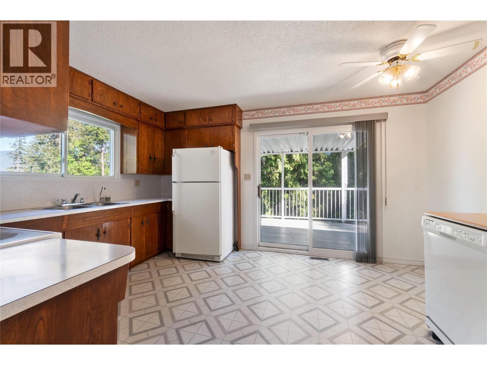 170 25th Street Ne, Salmon Arm, British Columbia  V1E 2A8 - Photo 15 - 10384030