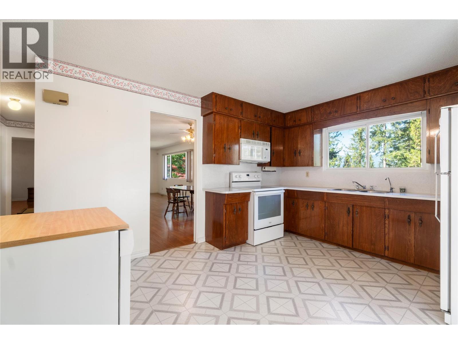 170 25th Street Ne, Salmon Arm, British Columbia  V1E 2A8 - Photo 16 - 10384030