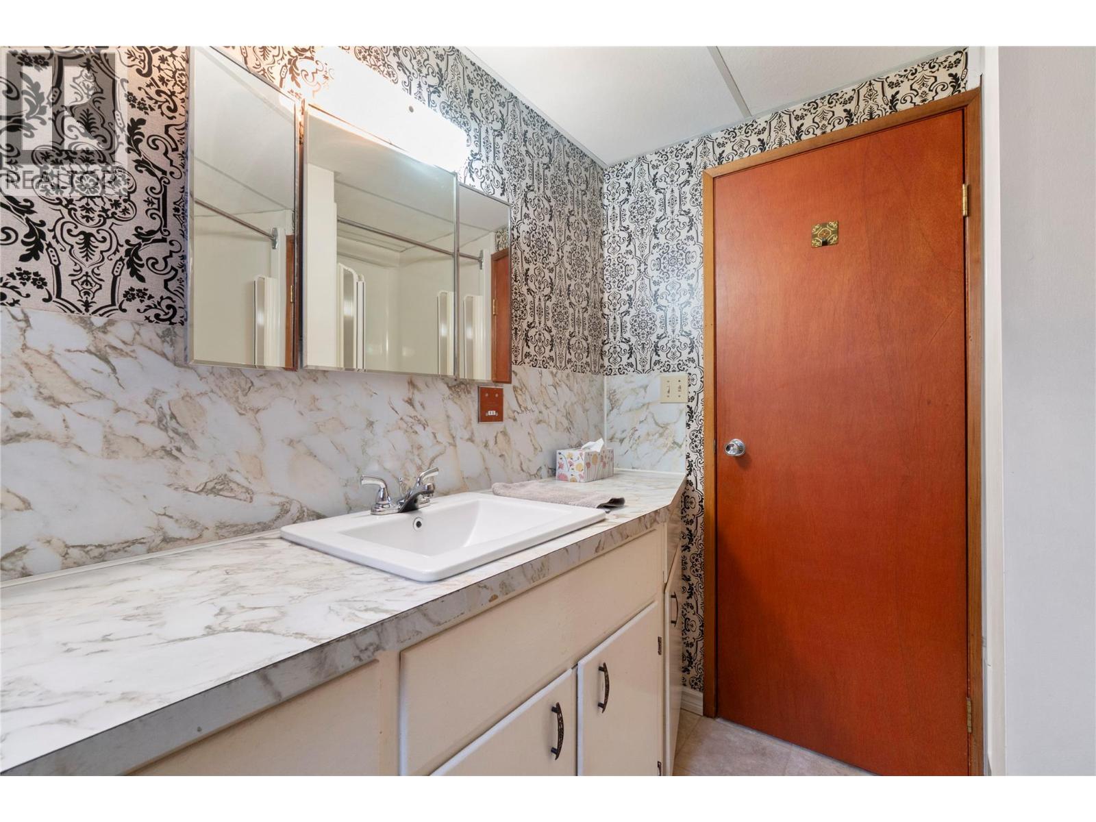 170 25th Street Ne, Salmon Arm, British Columbia  V1E 2A8 - Photo 40 - 10384030