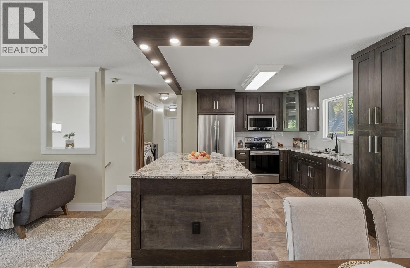 6105 Dallas Drive, Kamloops, British Columbia  V2C 5Z9 - Photo 10 - 10386761