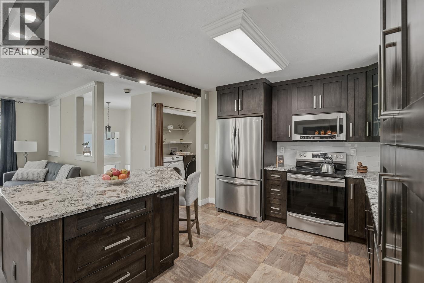 6105 Dallas Drive, Kamloops, British Columbia  V2C 5Z9 - Photo 11 - 10386761