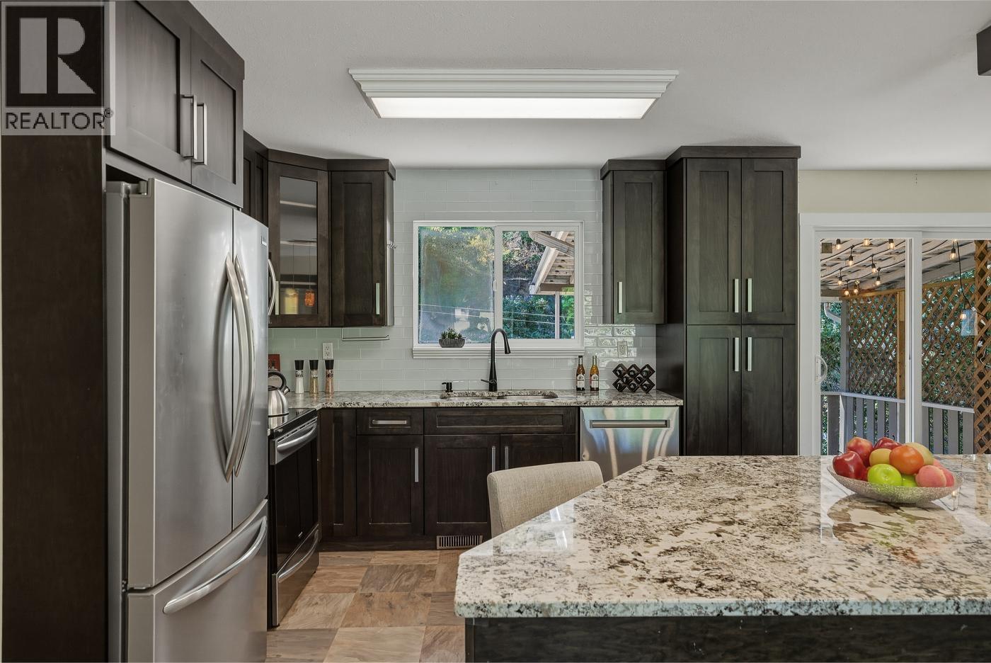 6105 Dallas Drive, Kamloops, British Columbia  V2C 5Z9 - Photo 7 - 10386761