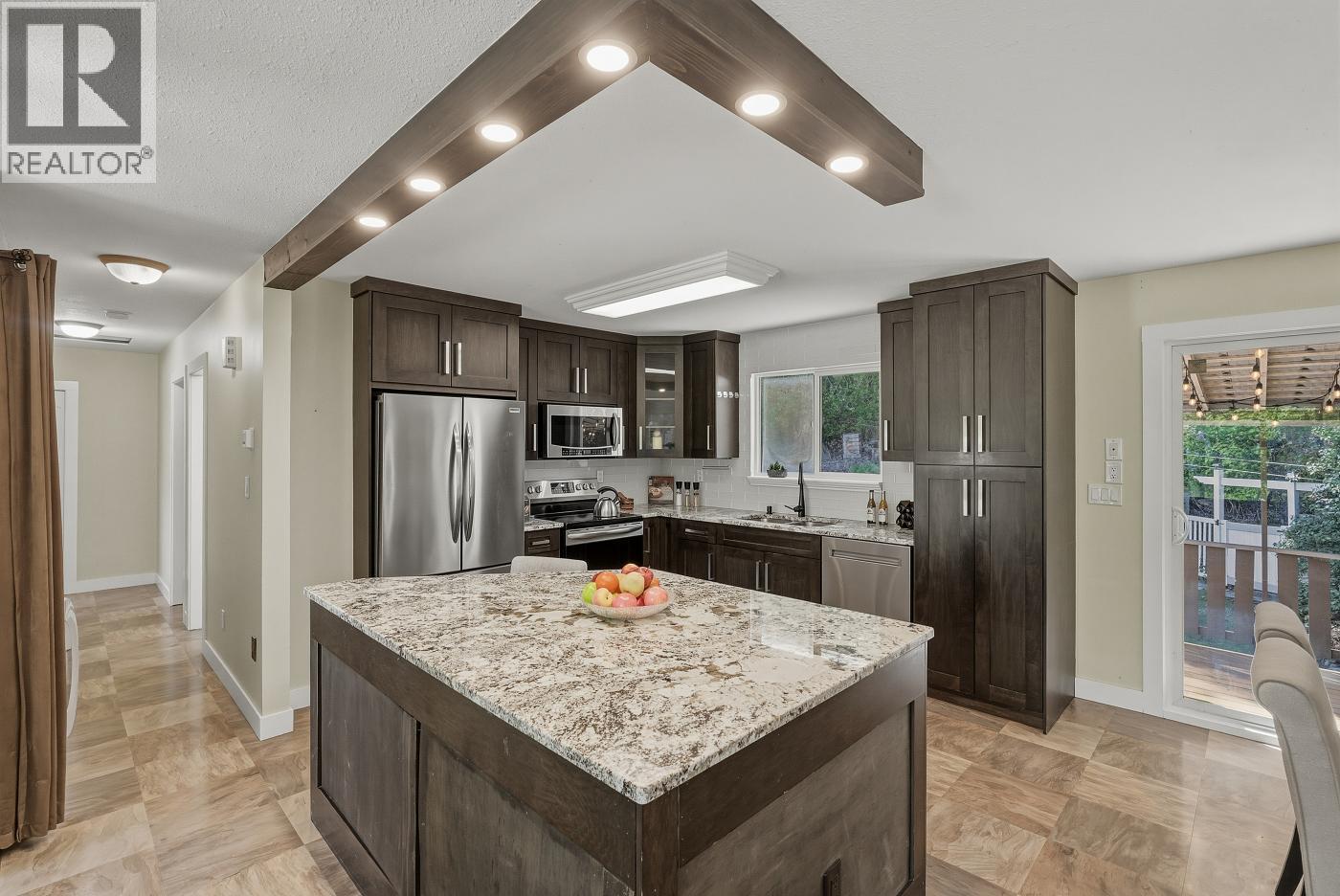 6105 Dallas Drive, Kamloops, British Columbia  V2C 5Z9 - Photo 8 - 10386761