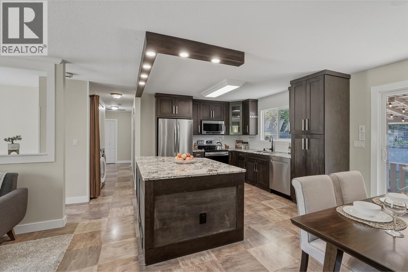 6105 Dallas Drive, Kamloops, British Columbia  V2C 5Z9 - Photo 9 - 10386761