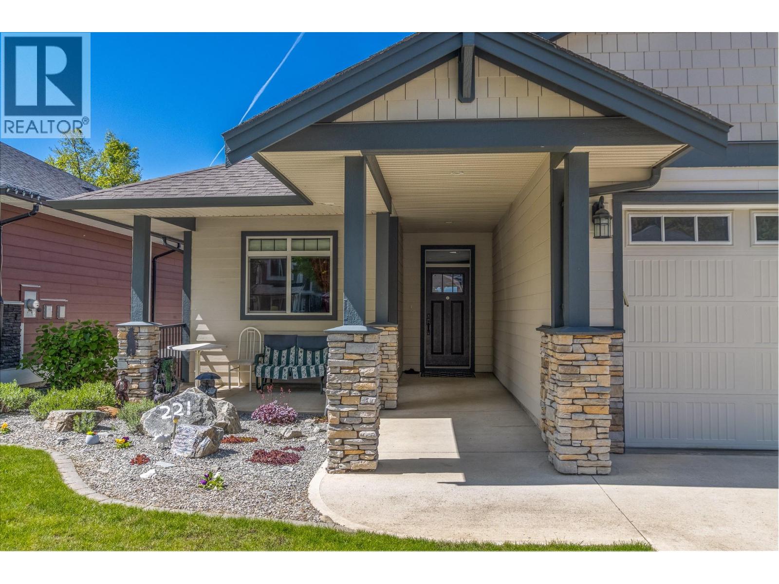 221 24 Street Ne, Salmon Arm, British Columbia  V1E 0C2 - Photo 2 - 10386702