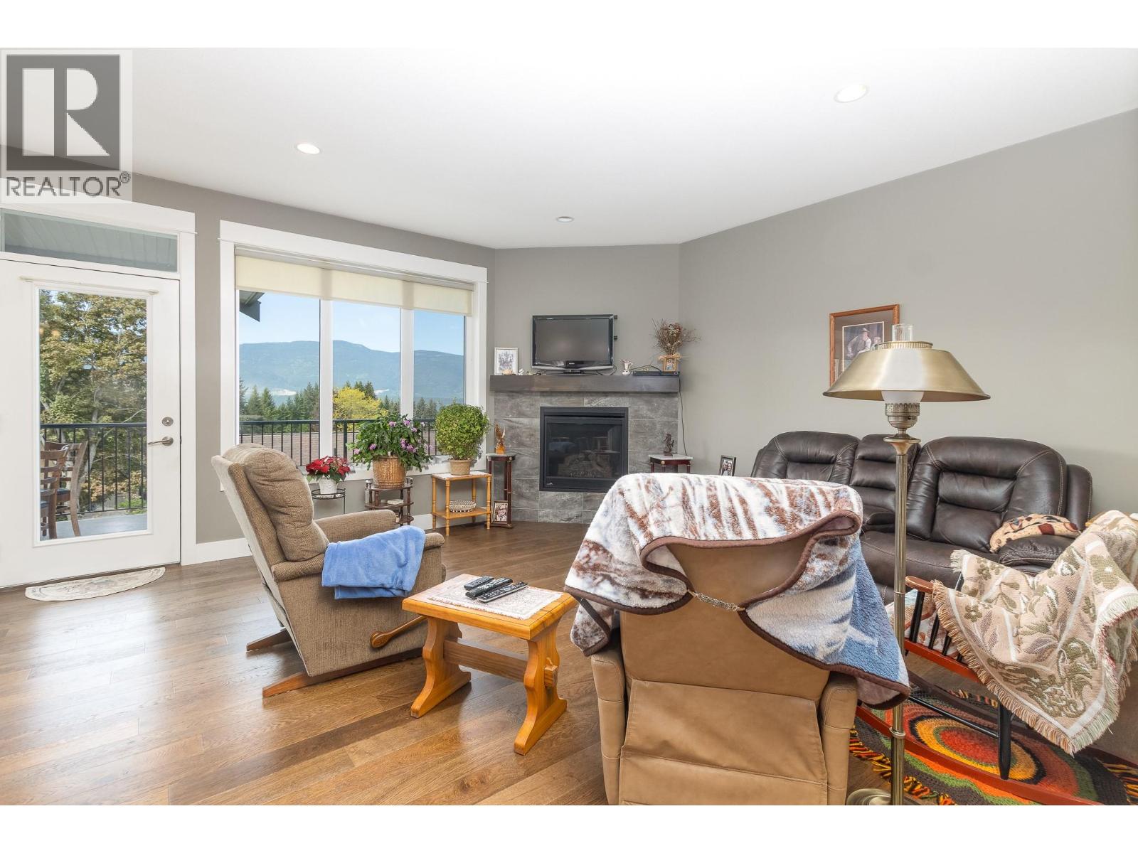 221 24 Street Ne, Salmon Arm, British Columbia  V1E 0C2 - Photo 4 - 10386702