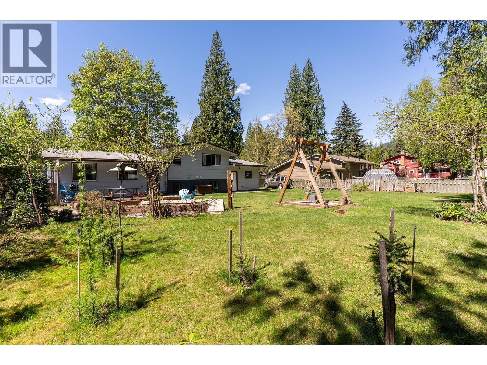 1736 Hay Road, Revelstoke, British Columbia  V0E 2S1 - Photo 3 - 10386282