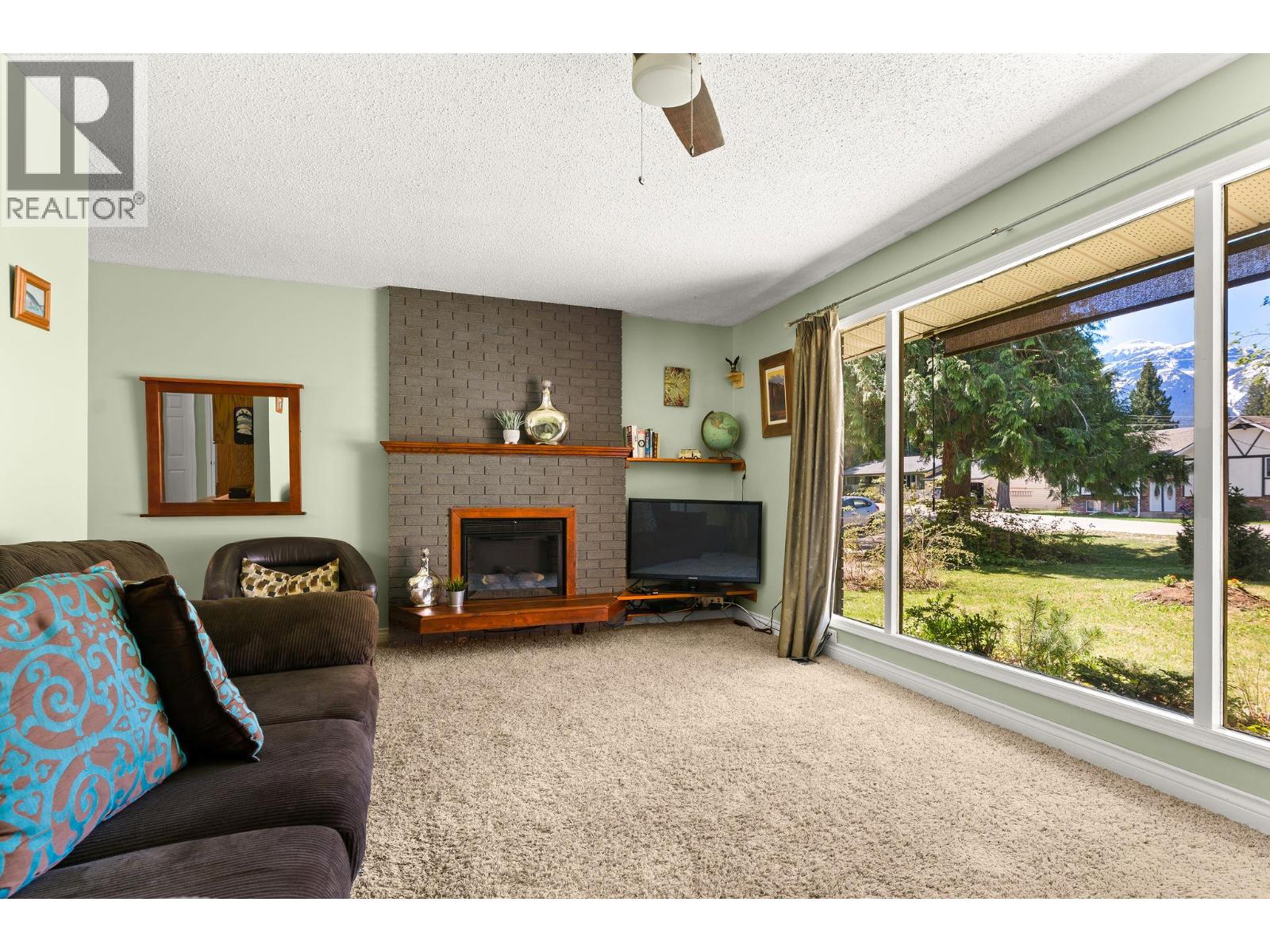 1736 Hay Road, Revelstoke, British Columbia  V0E 2S1 - Photo 4 - 10386282
