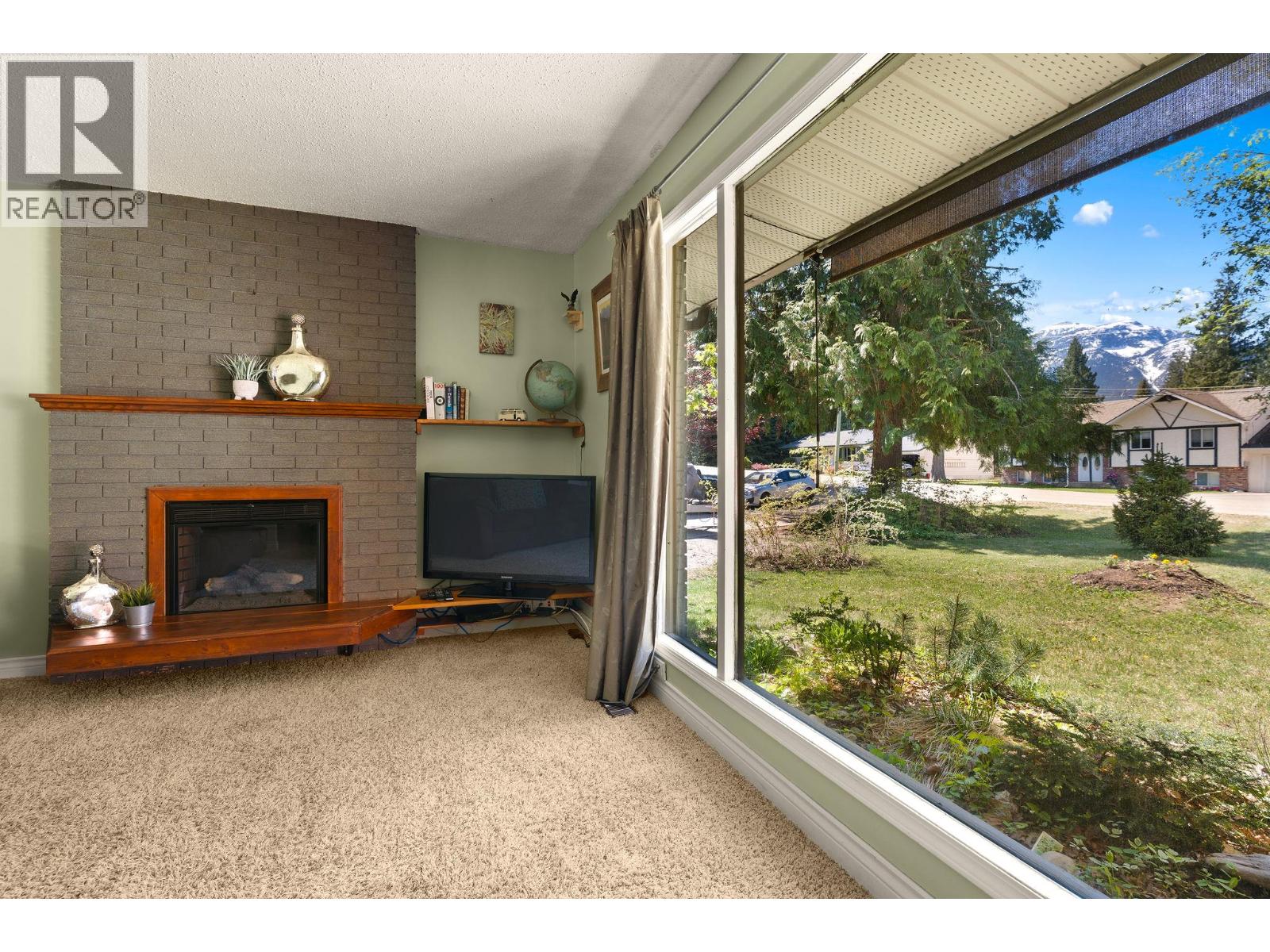 1736 Hay Road, Revelstoke, British Columbia  V0E 2S1 - Photo 5 - 10386282
