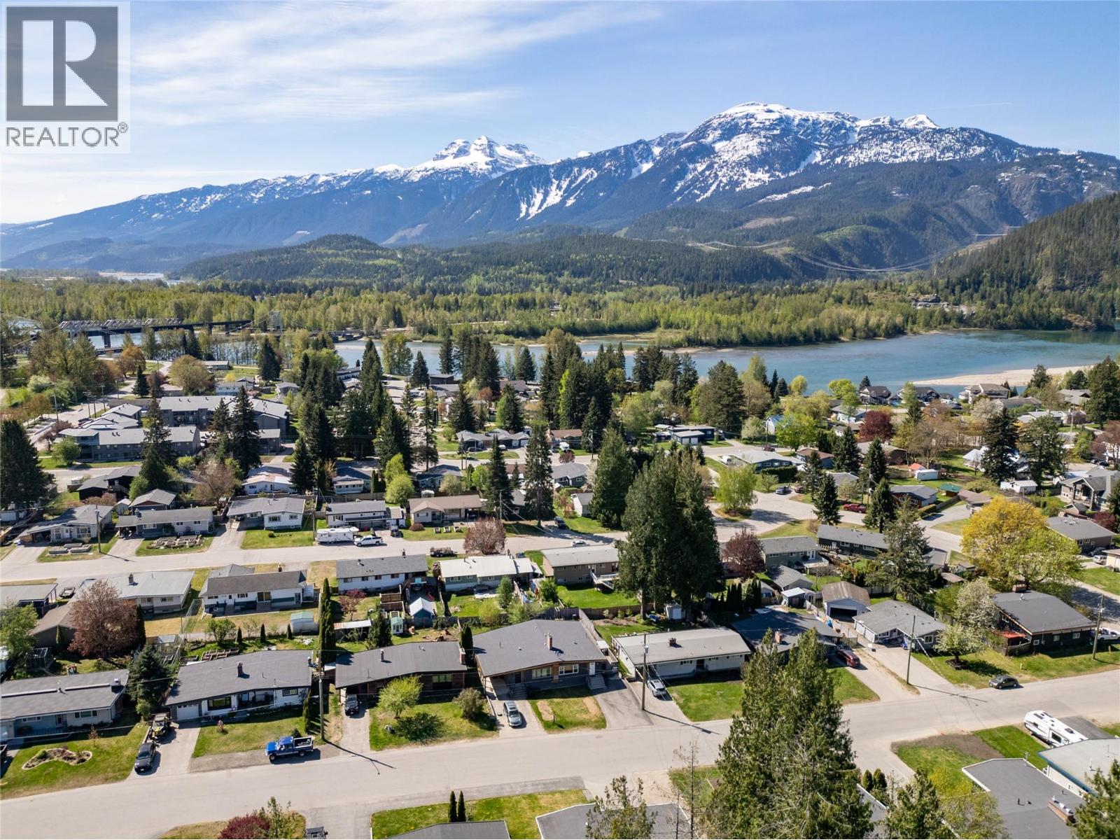 1971 Fairway Road Unit# B, Revelstoke, British Columbia  V0E 2S0 - Photo 3 - 10386692