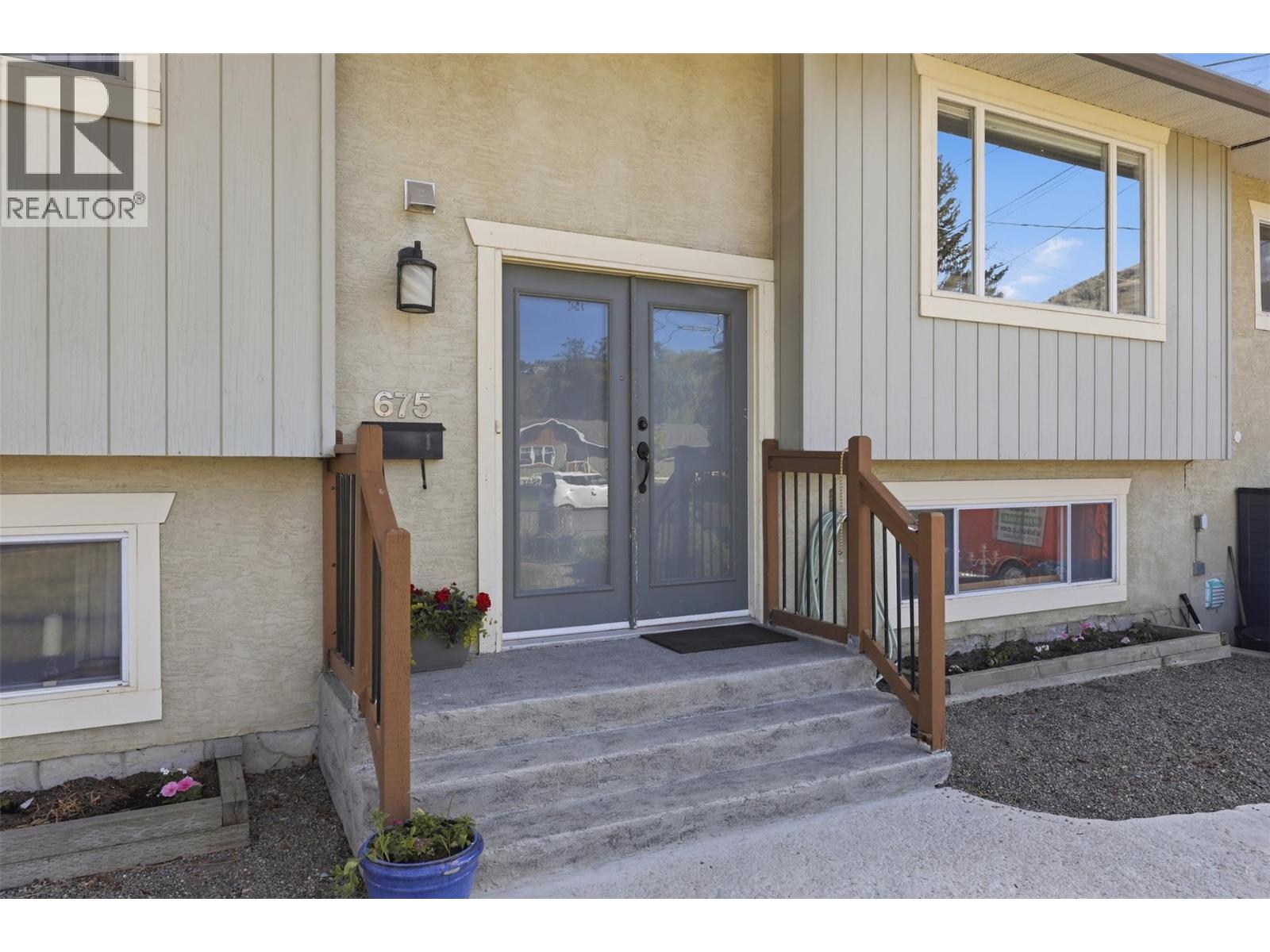 675 Sicamore Drive, Kamloops, British Columbia  V2B 6R6 - Photo 3 - 10386556