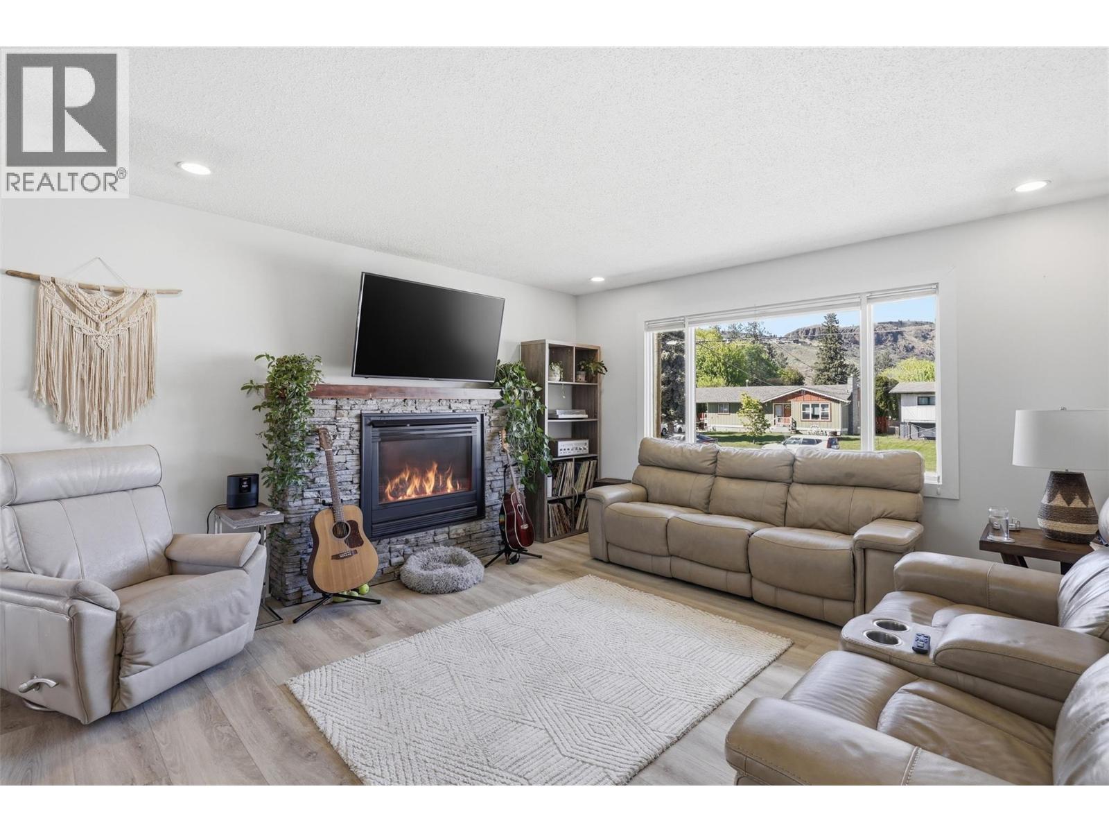 675 Sicamore Drive, Kamloops, British Columbia  V2B 6R6 - Photo 5 - 10386556