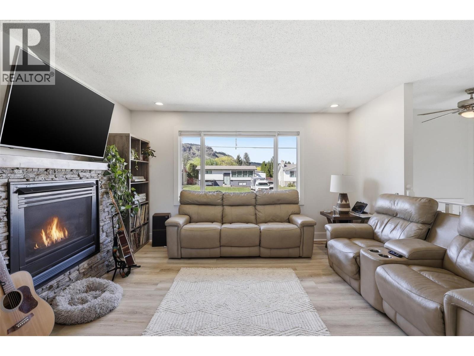 675 Sicamore Drive, Kamloops, British Columbia  V2B 6R6 - Photo 6 - 10386556