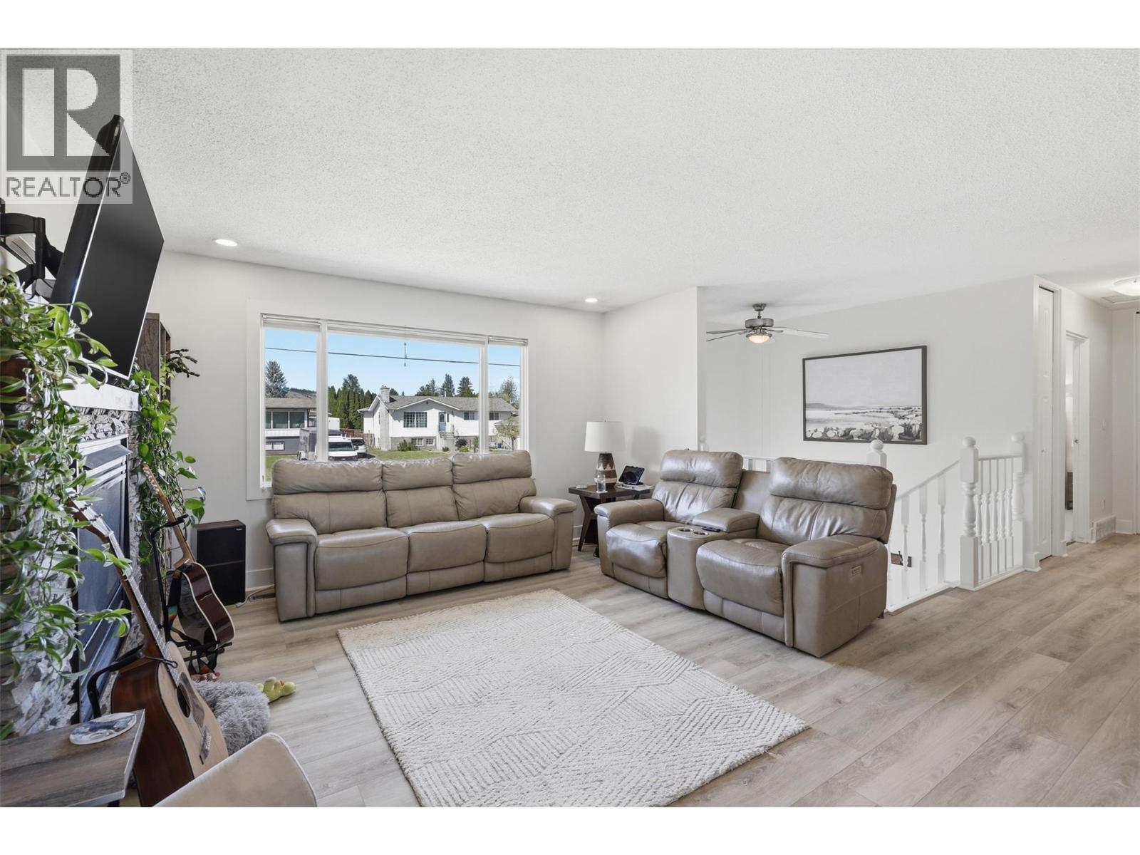 675 Sicamore Drive, Kamloops, British Columbia  V2B 6R6 - Photo 7 - 10386556