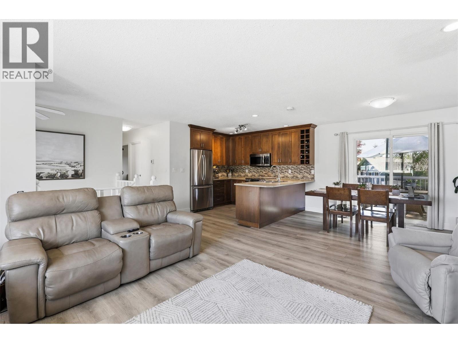 675 Sicamore Drive, Kamloops, British Columbia  V2B 6R6 - Photo 8 - 10386556