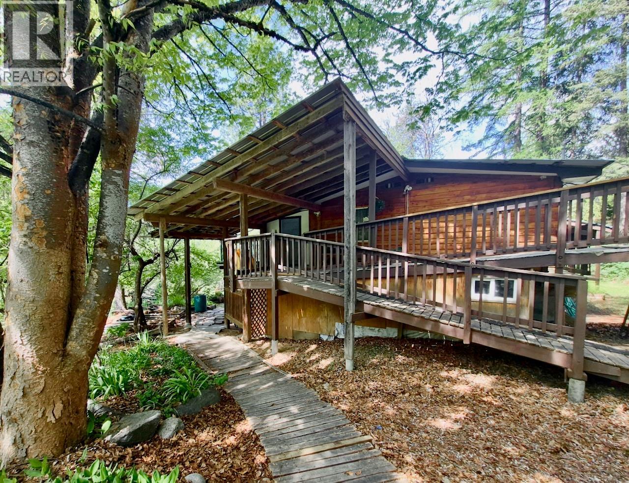 2010 Creek Street, Nelson, British Columbia  V1L 1M7 - Photo 2 - 10386711