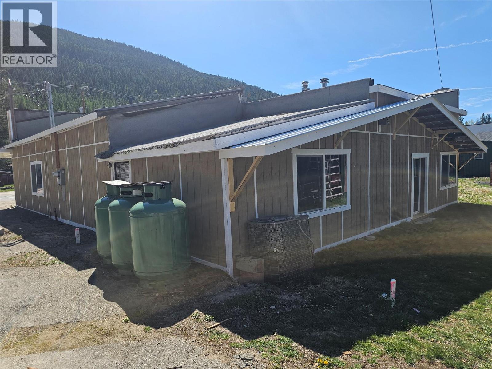 5851 33 Highway, Beaverdell, British Columbia  V0H 1A0 - Photo 20 - 10386722