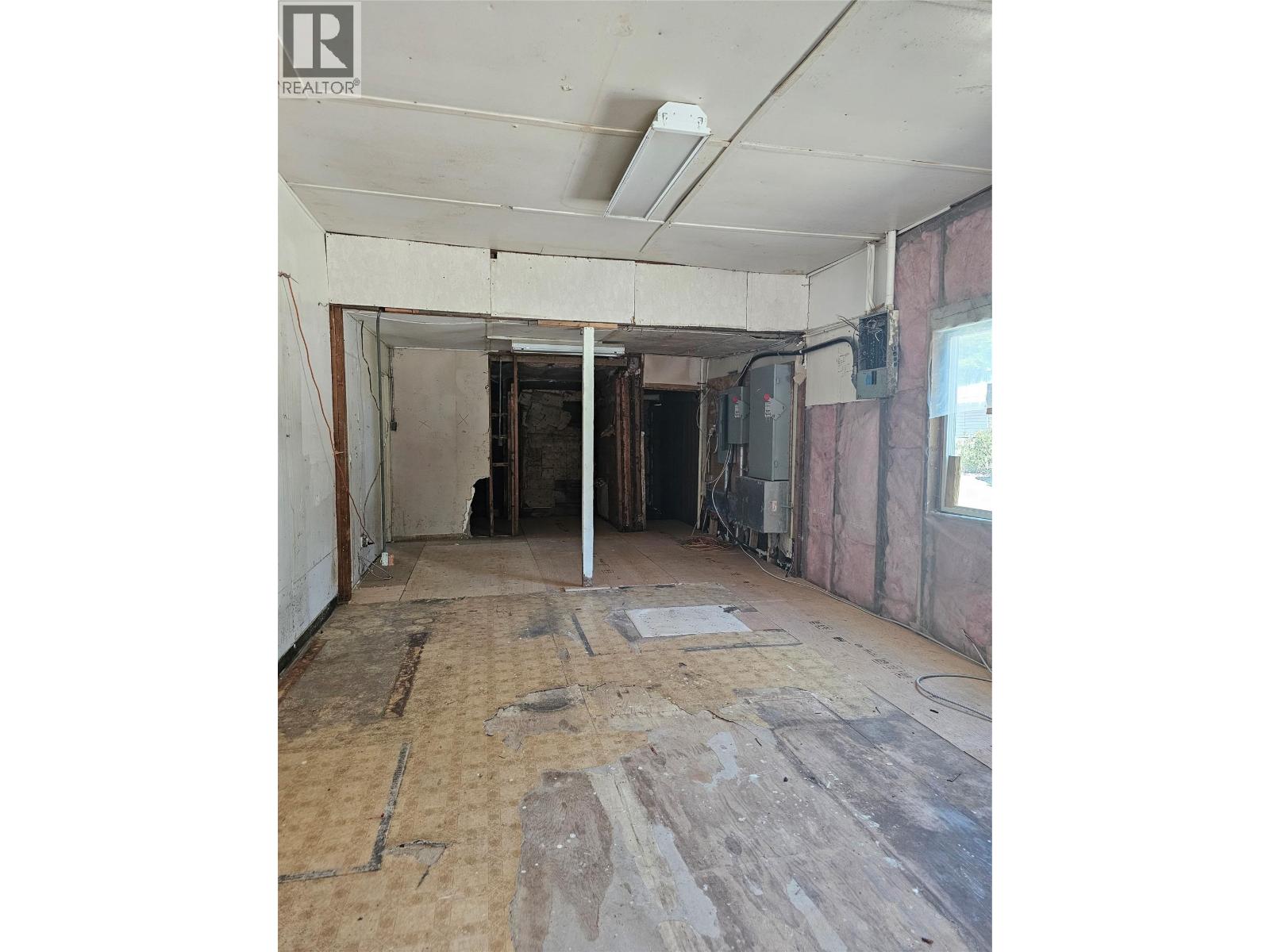 5851 33 Highway, Beaverdell, British Columbia  V0H 1A0 - Photo 3 - 10386713