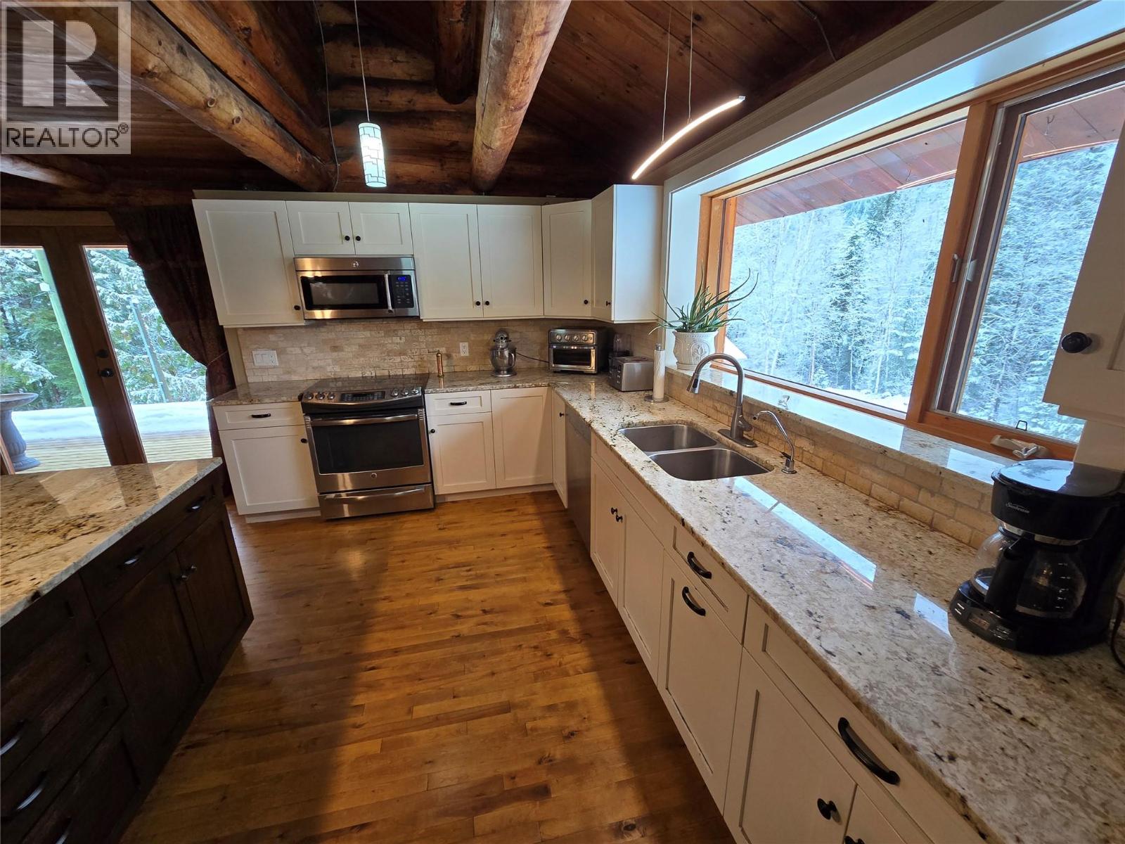 2358 Dunn Lake Road, Clearwater, British Columbia  V0E 1N0 - Photo 13 - 10386693