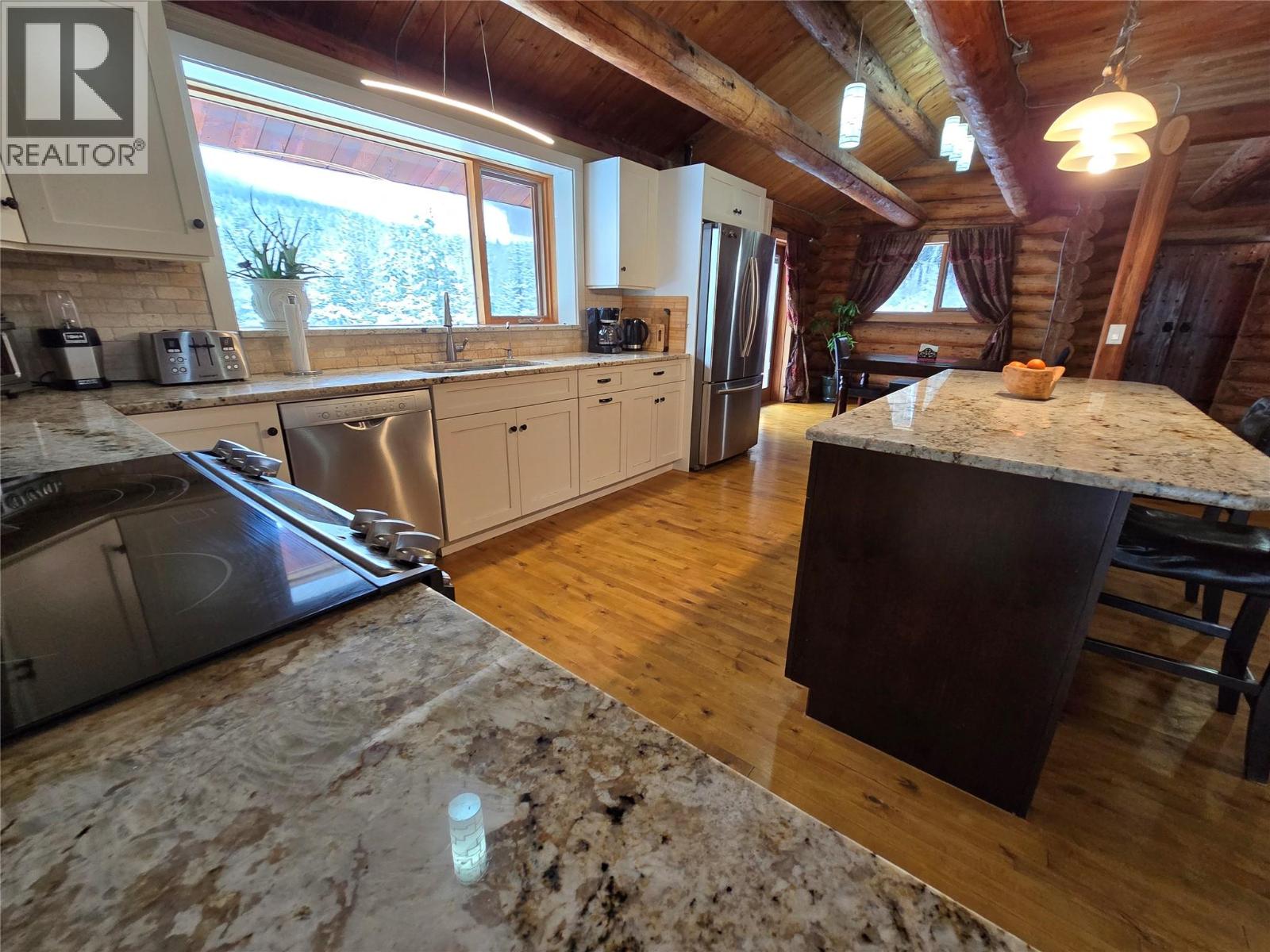 2358 Dunn Lake Road, Clearwater, British Columbia  V0E 1N0 - Photo 7 - 10386693