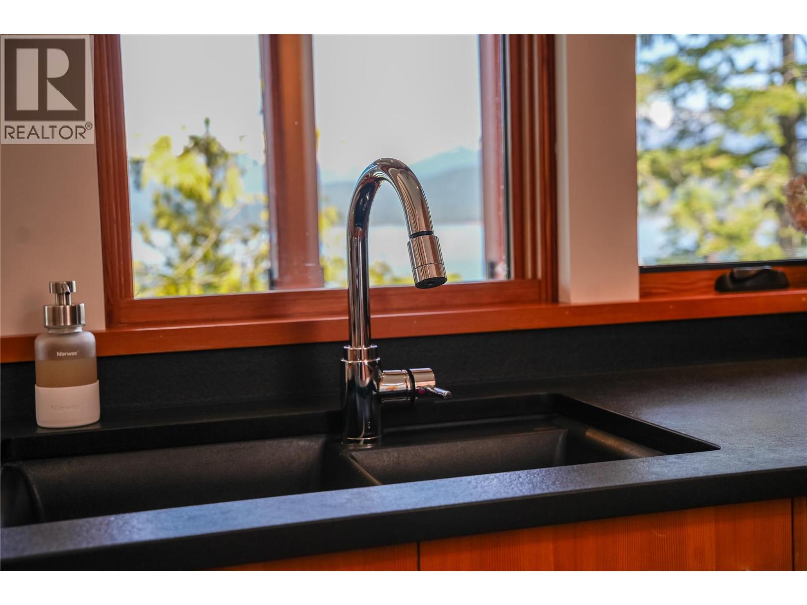 285 Kootenay Lake Road, Procter, British Columbia  V1L 0B6 - Photo 18 - 10386269