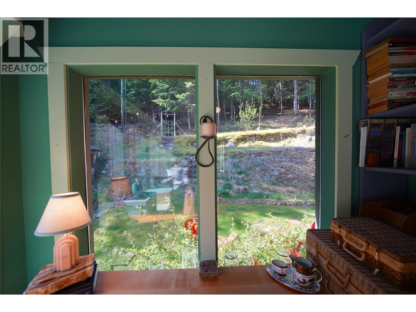 281 Iwanik Road, Procter, British Columbia  V1L 0B5 - Photo 11 - 10385671
