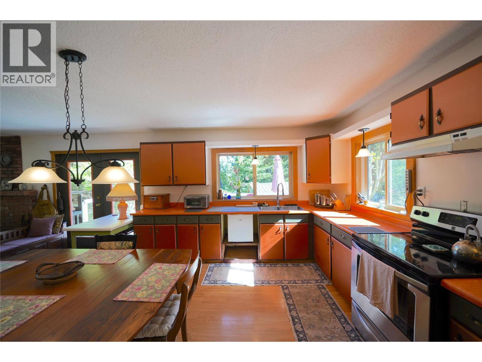 281 Iwanik Road, Procter, British Columbia  V1L 0B5 - Photo 14 - 10385671
