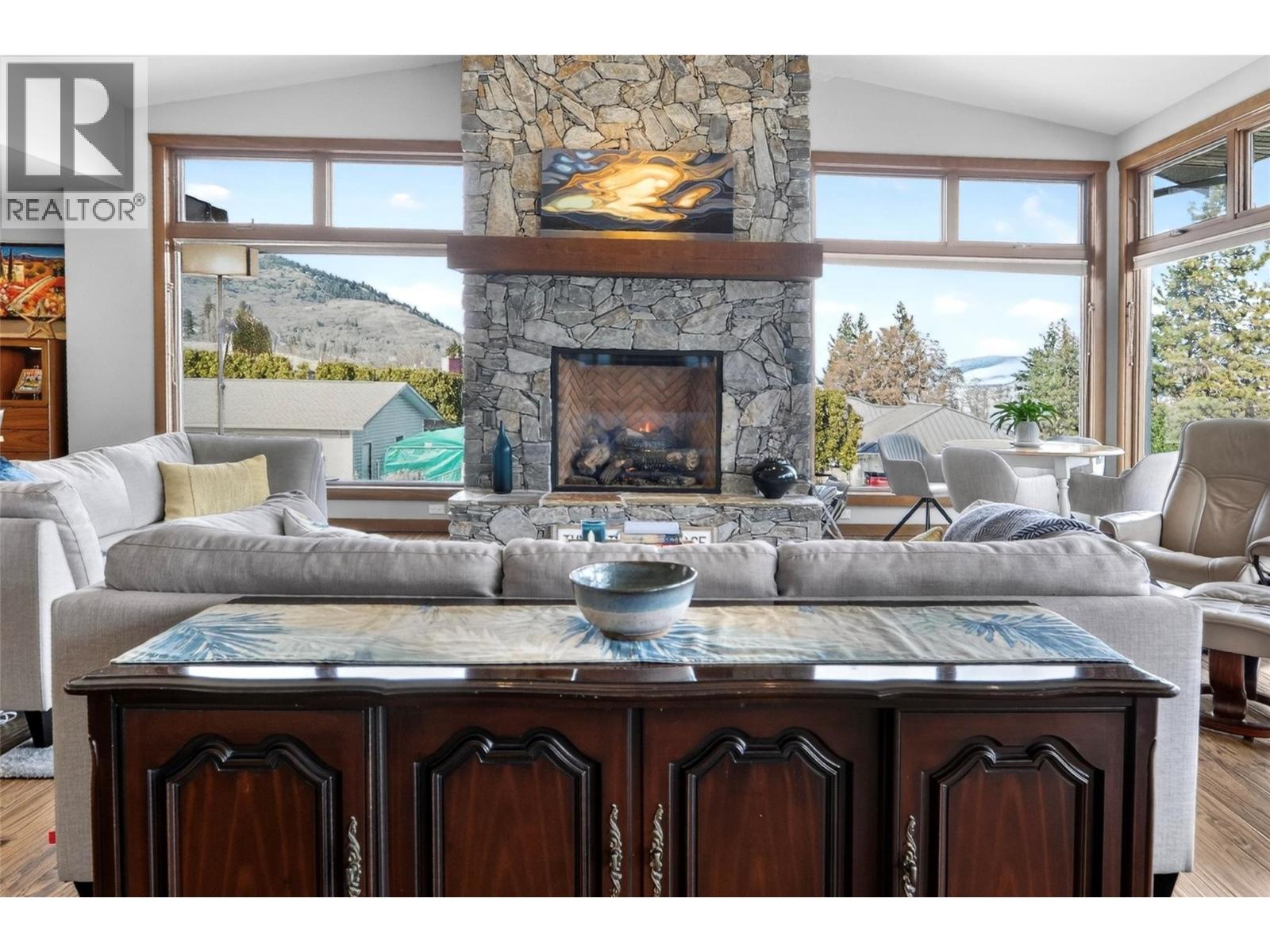 660 Pineview Drive, Kaleden, British Columbia  V0H 1K0 - Photo 6 - 10386709