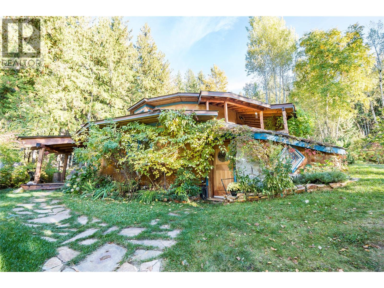 2129 Svoboda Road, Nelson, British Columbia  V1L 3V3 - Photo 8 - 10386644