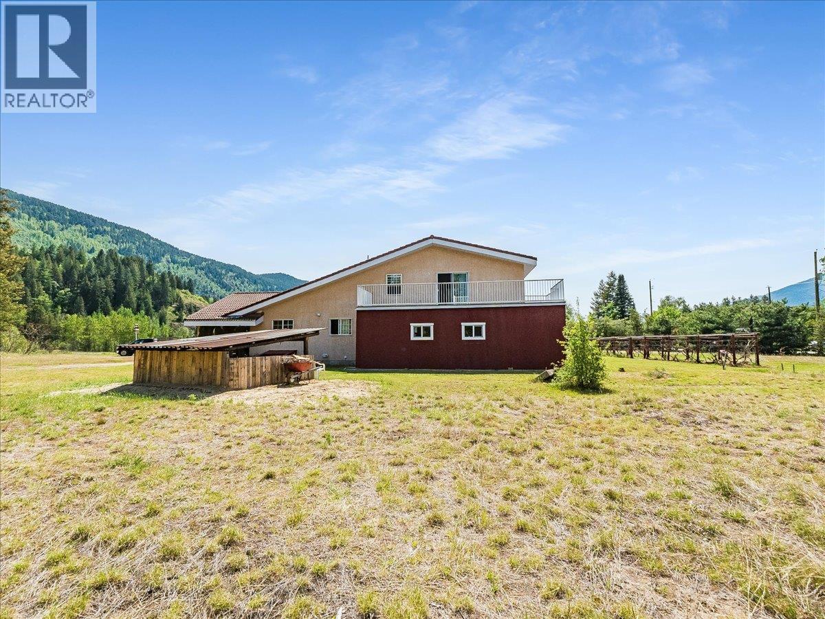 786 Prairie Road, Castlegar, British Columbia  V1N 4K6 - Photo 4 - 10386343