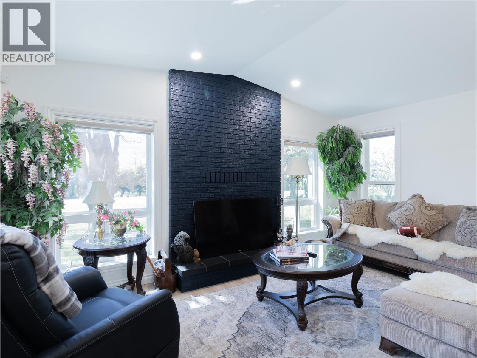 6453 Ranchero Drive, Salmon Arm, British Columbia  V1E 2R1 - Photo 13 - 10386560