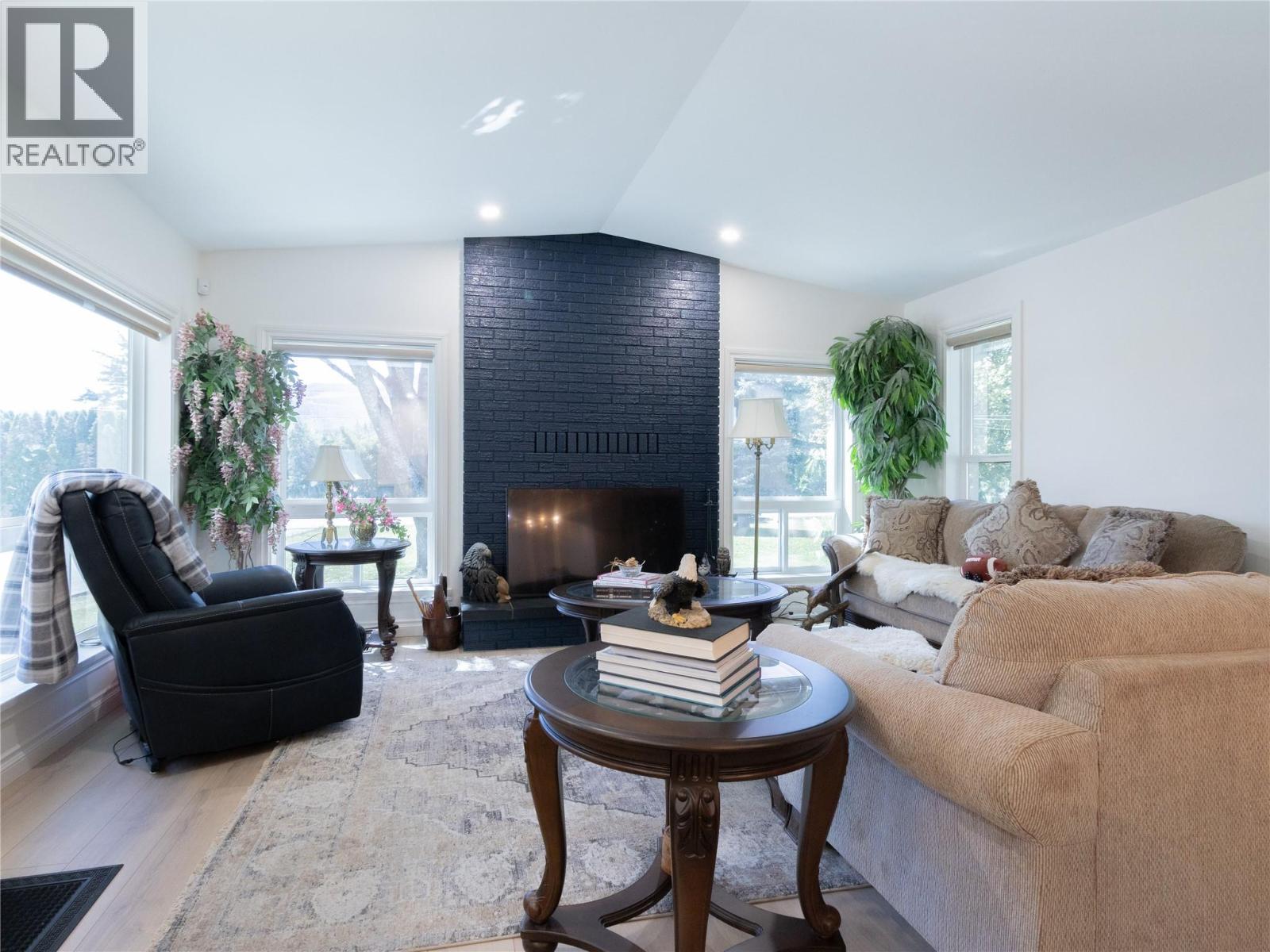 6453 Ranchero Drive, Salmon Arm, British Columbia  V1E 2R1 - Photo 15 - 10386560