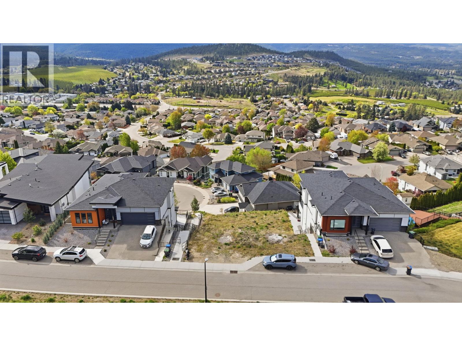 1485 Fairwood Lane, Kelowna, British Columbia  V1P 1T6 - Photo 3 - 10386427