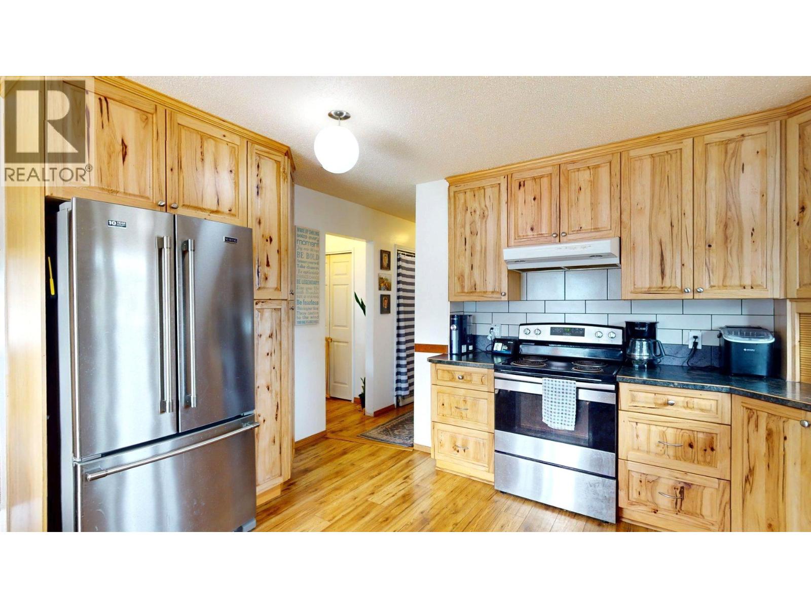 2607 Alpine Drive, Elkford, British Columbia  V0B 1H0 - Photo 11 - 10386786