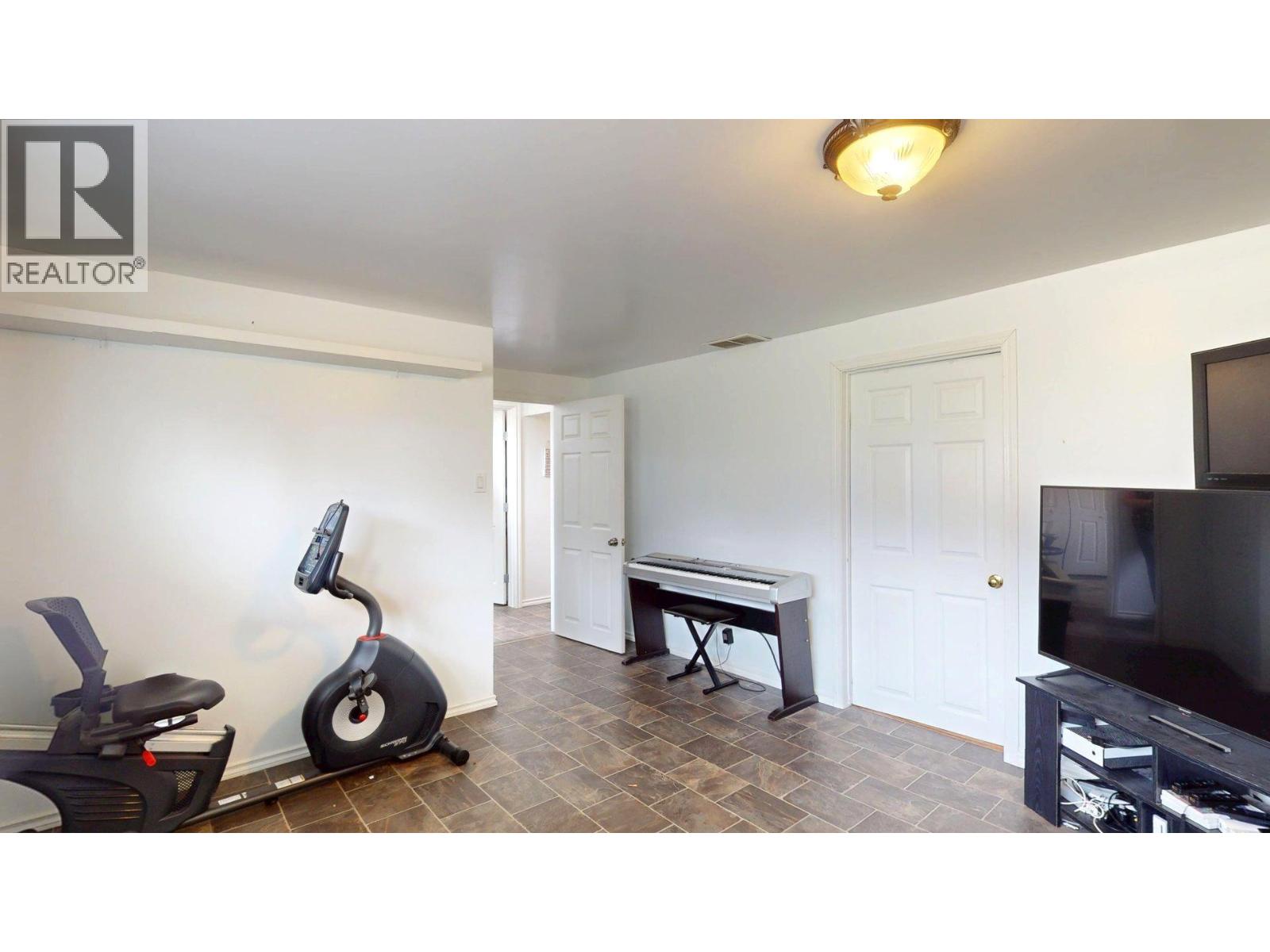 2607 Alpine Drive, Elkford, British Columbia  V0B 1H0 - Photo 21 - 10386786