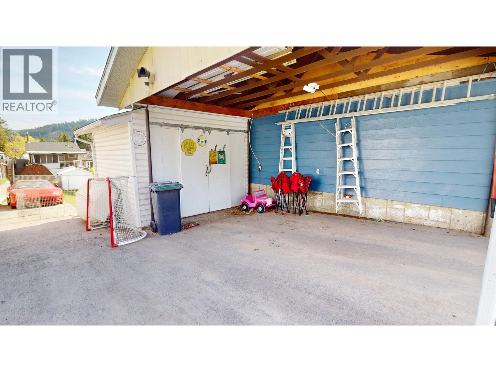 2607 Alpine Drive, Elkford, British Columbia  V0B 1H0 - Photo 30 - 10386786