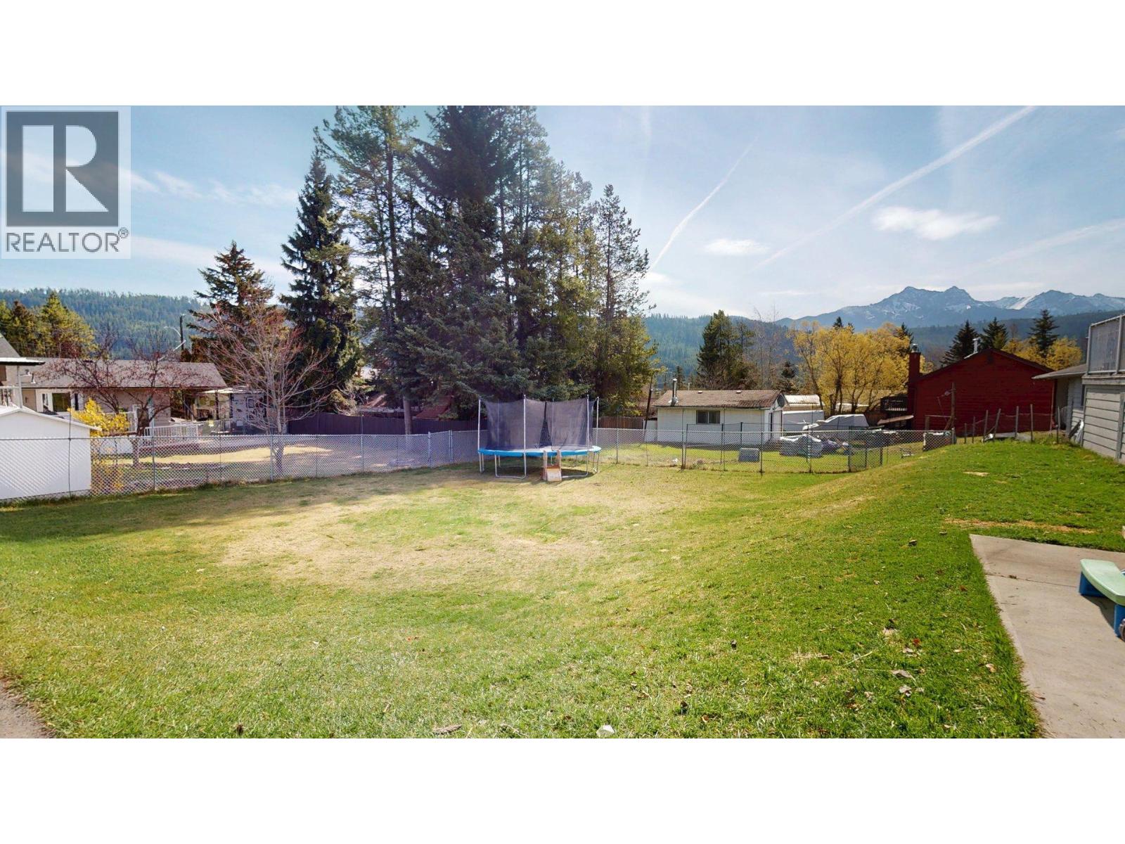 2607 Alpine Drive, Elkford, British Columbia  V0B 1H0 - Photo 31 - 10386786