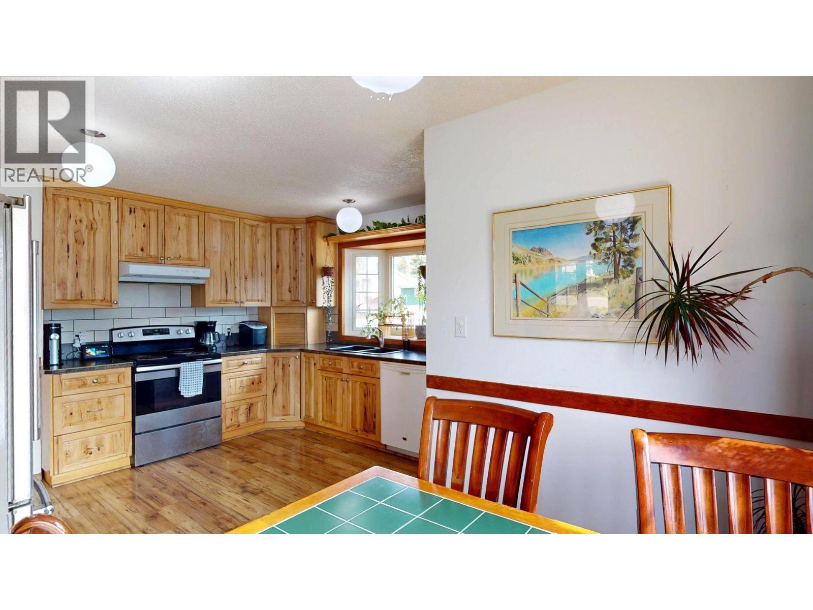 2607 Alpine Drive, Elkford, British Columbia  V0B 1H0 - Photo 6 - 10386786