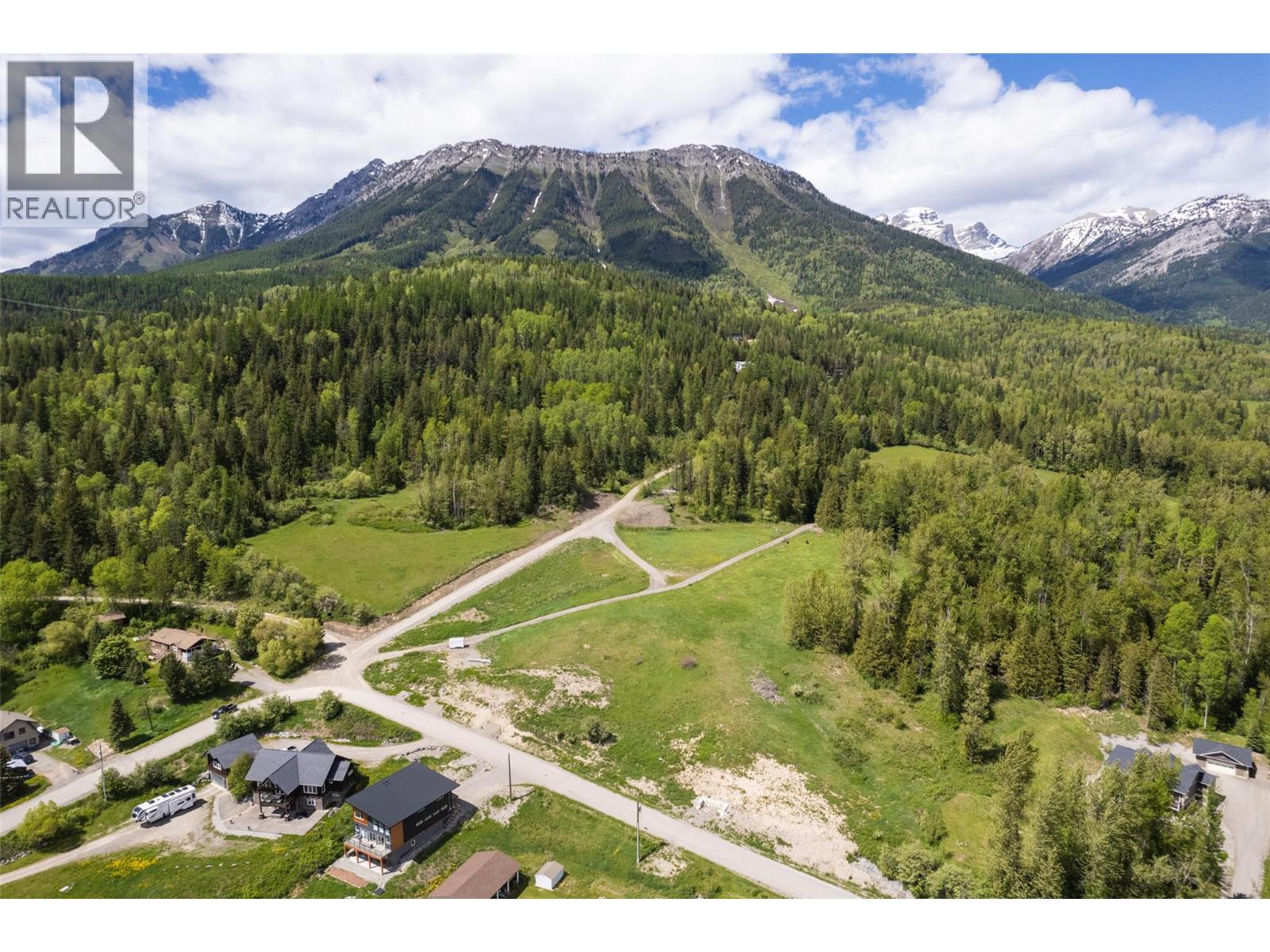 1683 Mcleod Avenue, Fernie, British Columbia  V0B 1M1 - Photo 2 - 10386602