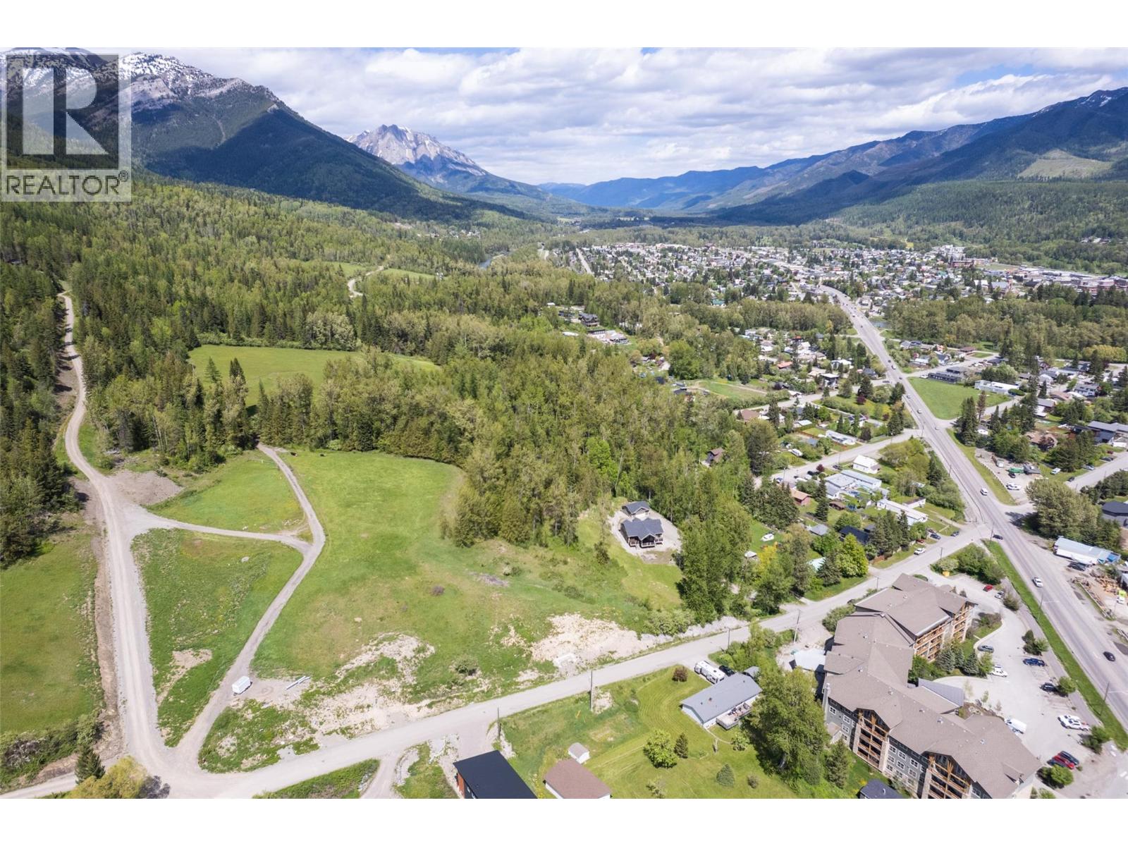 1683 Mcleod Avenue, Fernie, British Columbia  V0B 1M1 - Photo 7 - 10386602
