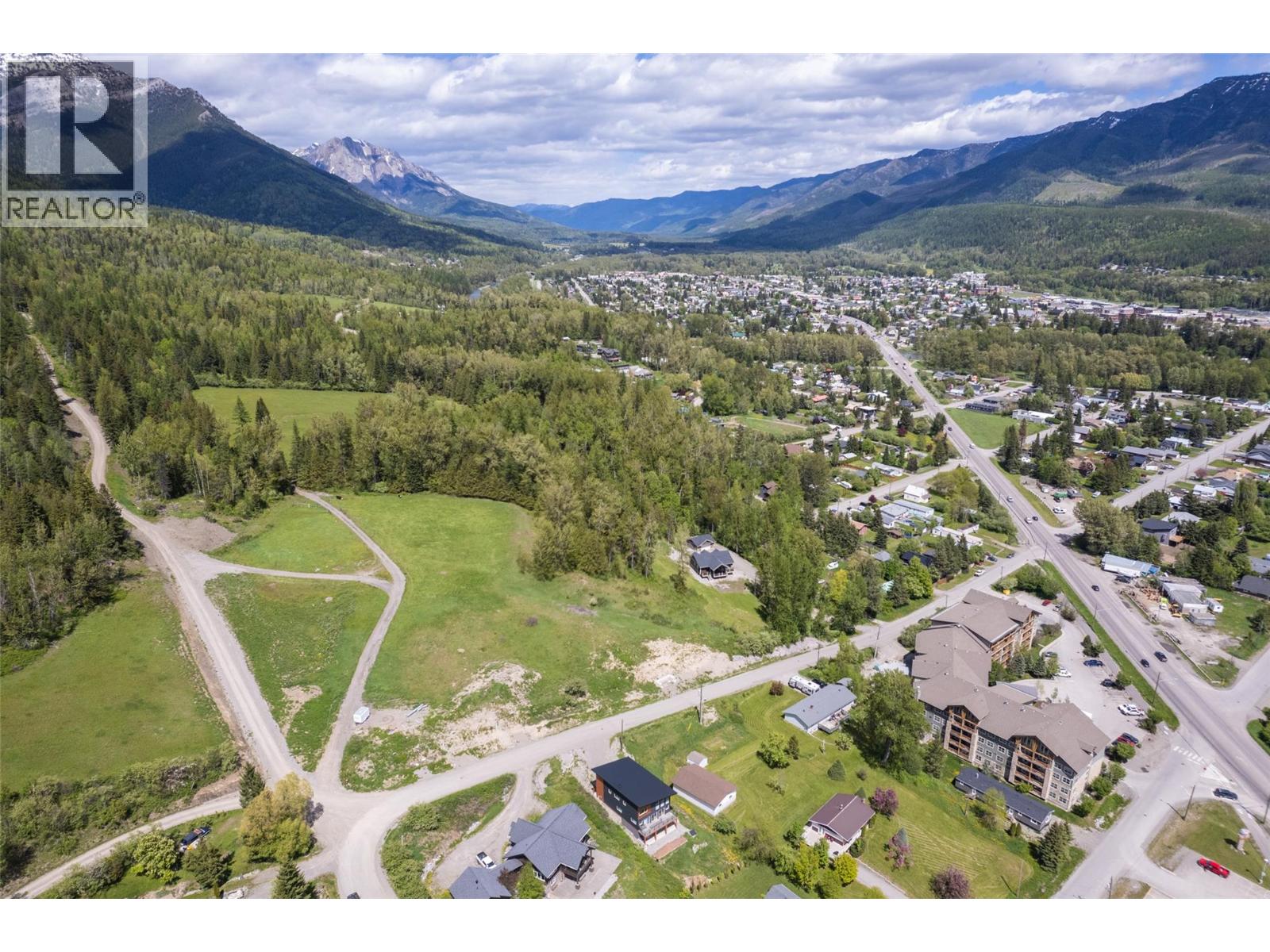 1683 Mcleod Avenue, Fernie, British Columbia  V0B 1M1 - Photo 8 - 10386602