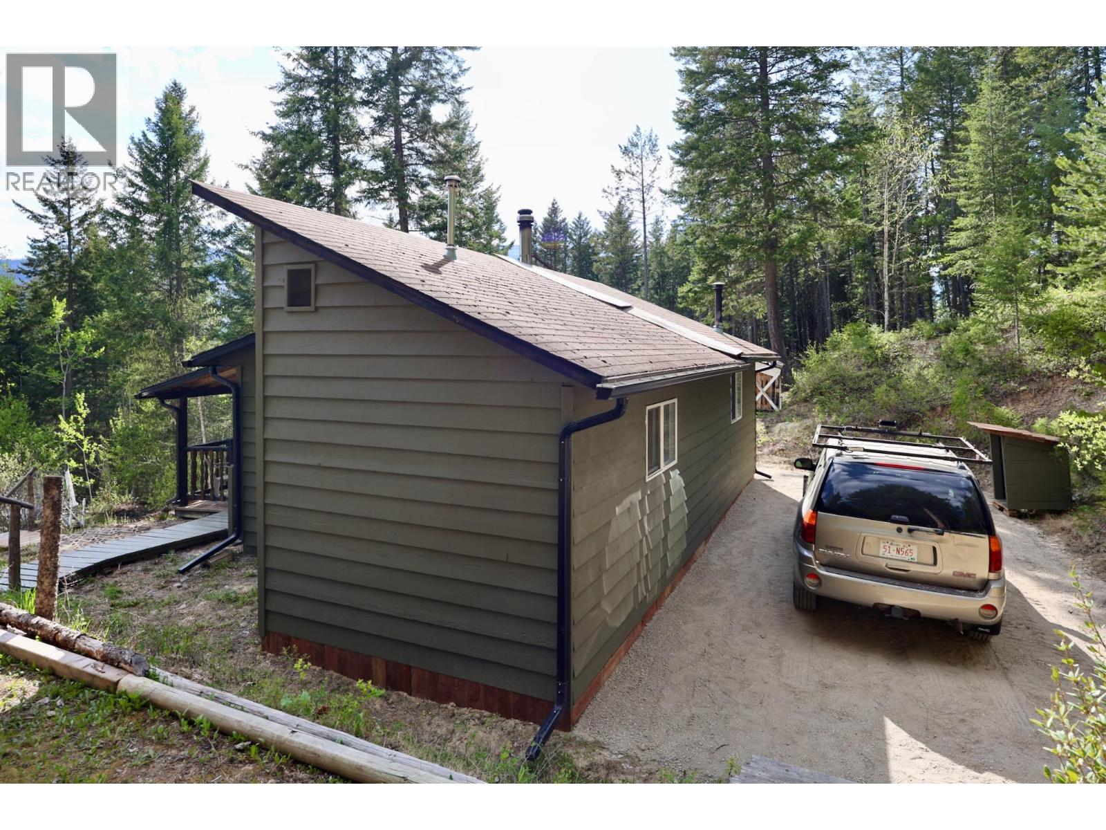 3033 Olive Road, Golden, British Columbia  V0A 1H0 - Photo 11 - 10386814