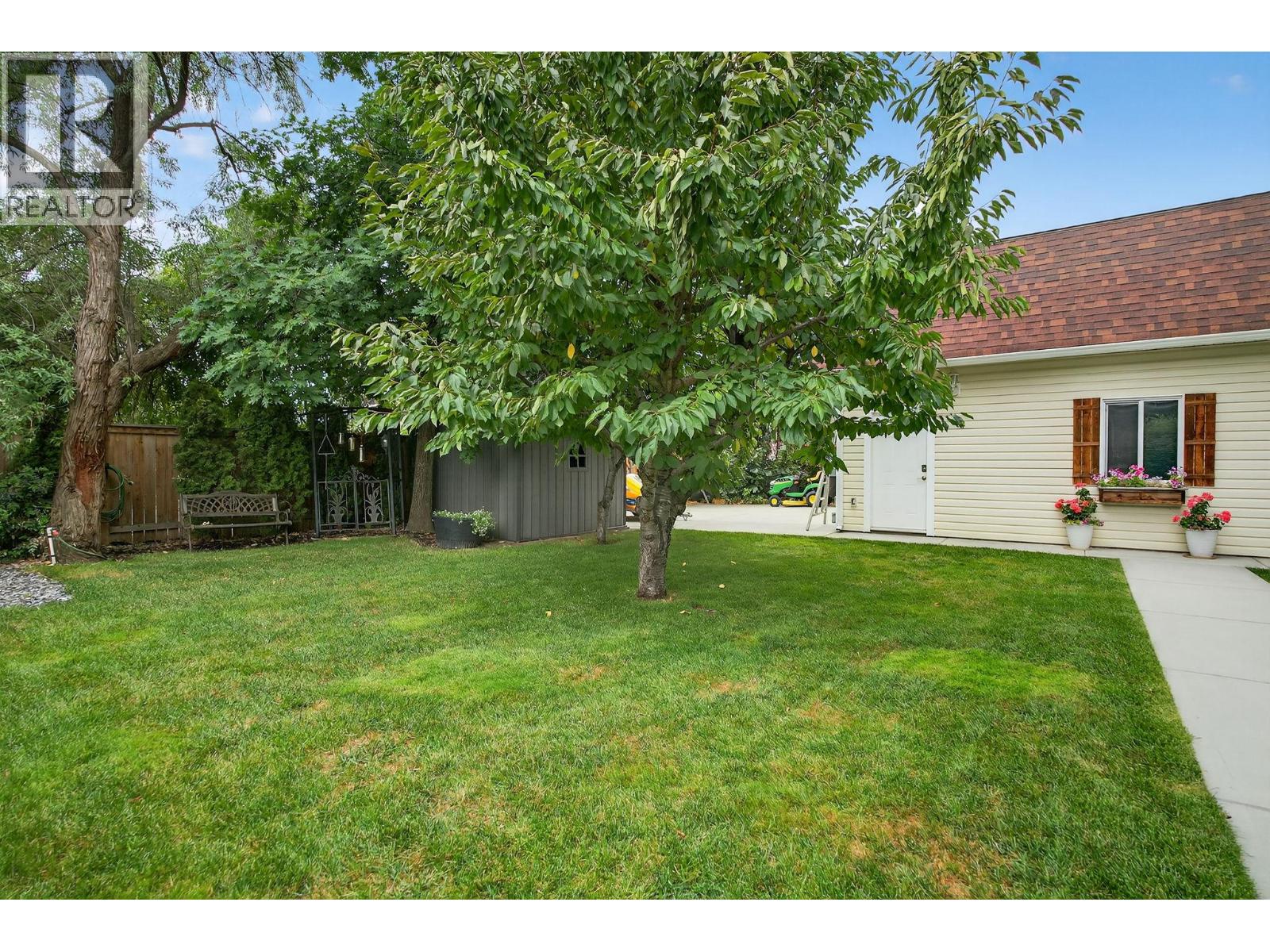 3920 Mowitch Court, Kelowna, British Columbia  V1W 4E6 - Photo 72 - 10386376