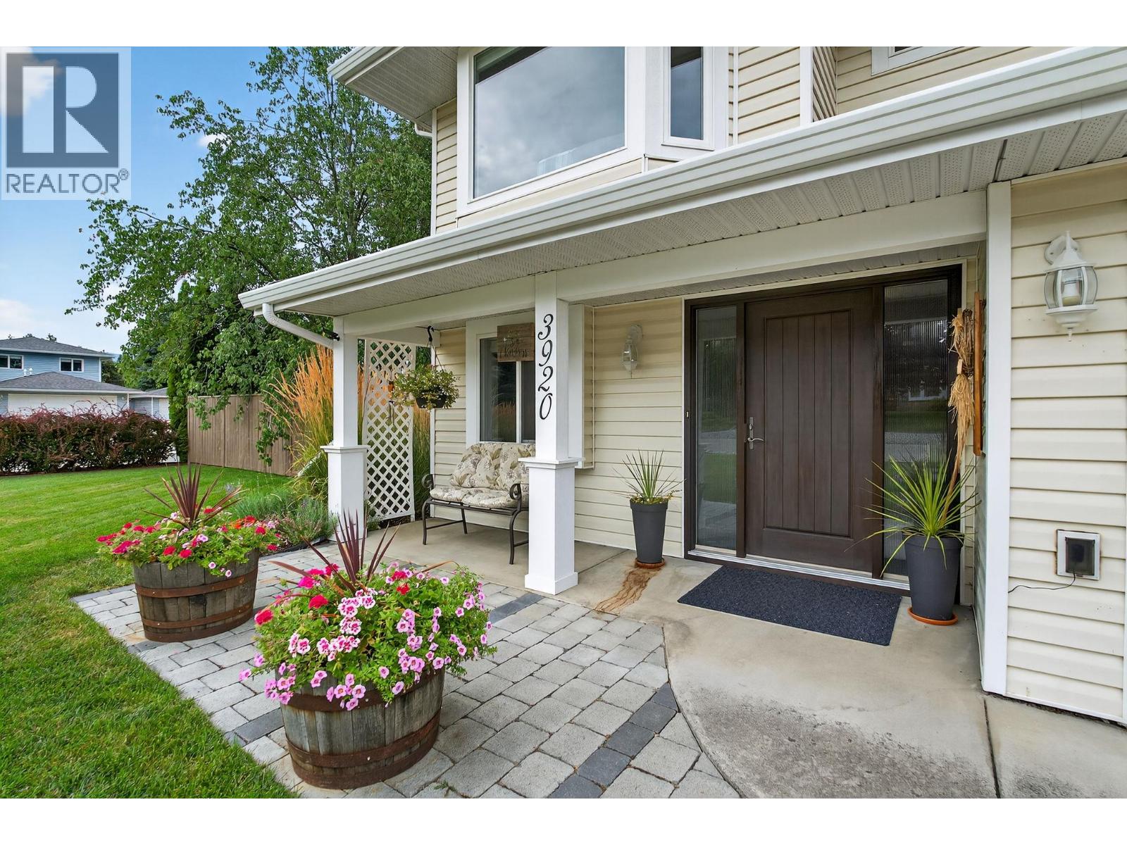3920 Mowitch Court, Kelowna, British Columbia  V1W 4E6 - Photo 8 - 10386376
