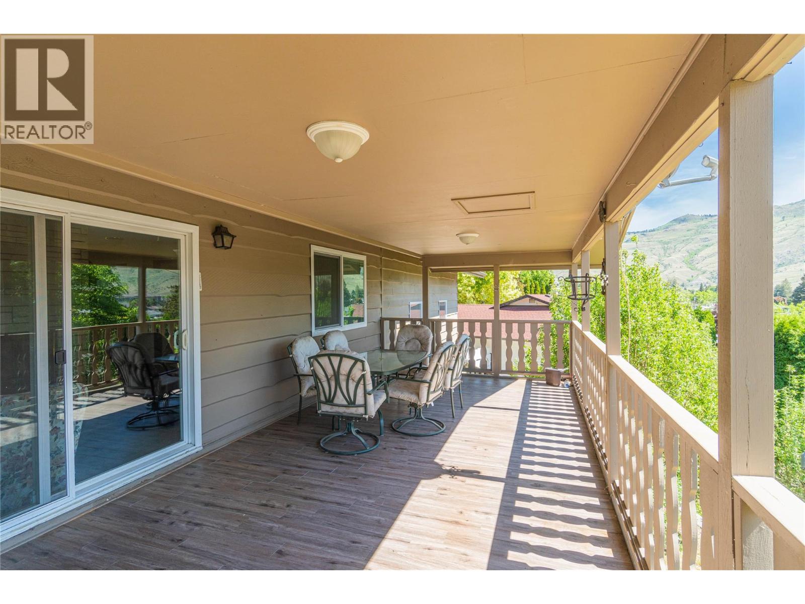 925 Sicamore Drive, Kamloops, British Columbia  V2B 8B7 - Photo 3 - 10386141