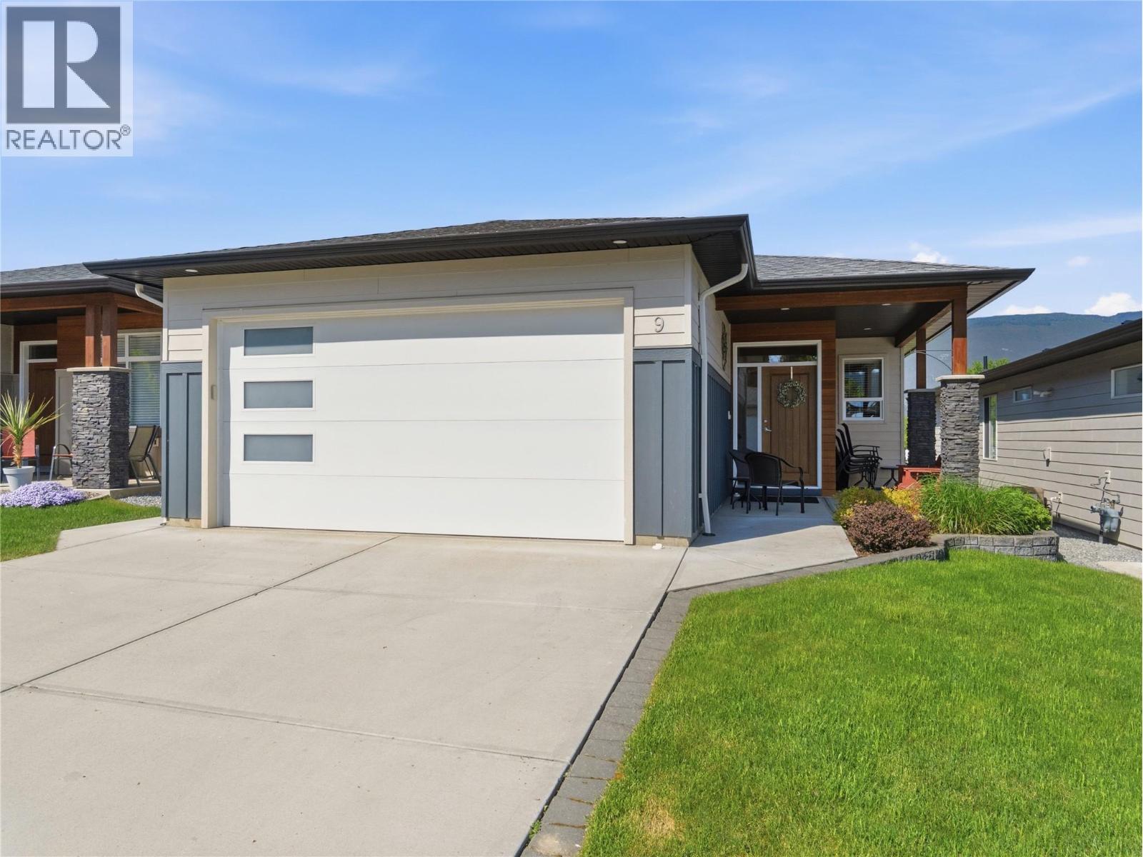 1611 10 Street SW Unit# 9, salmon arm, British Columbia