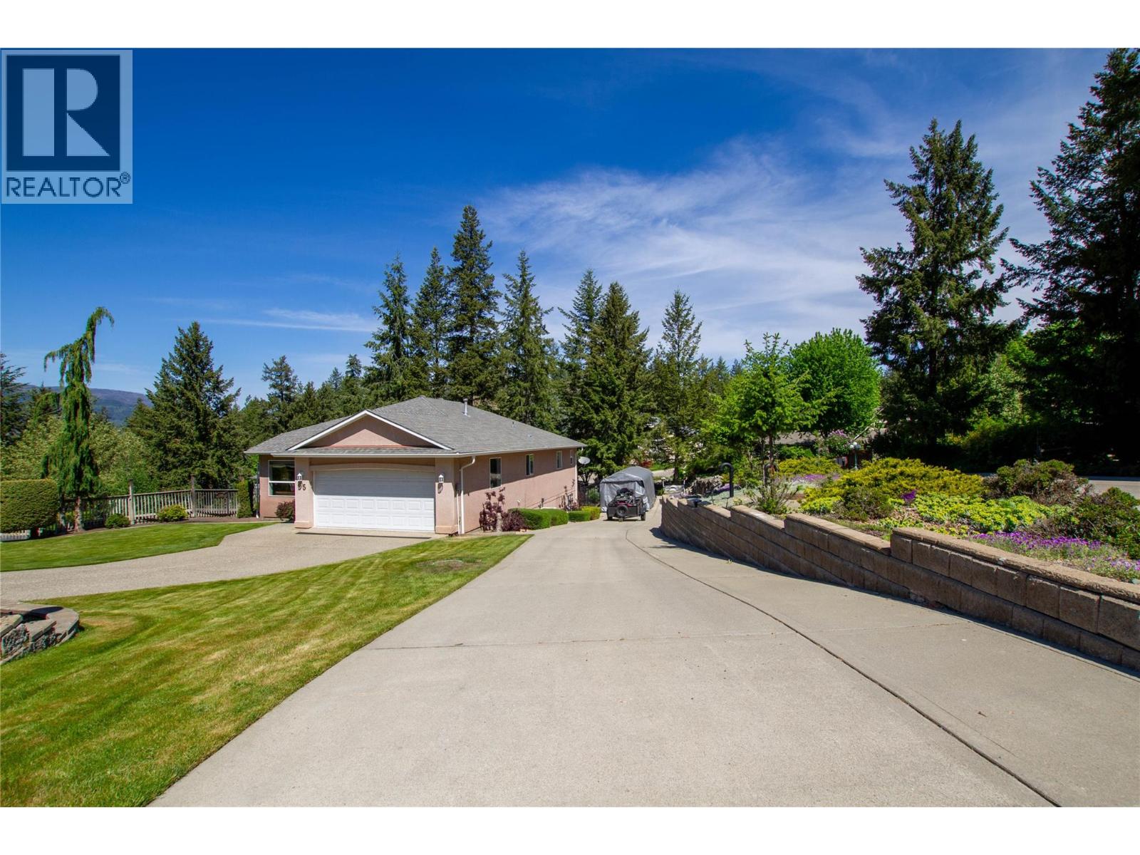 35 Peregrine Way, Vernon, British Columbia  V1H 1E4 - Photo 2 - 10386662