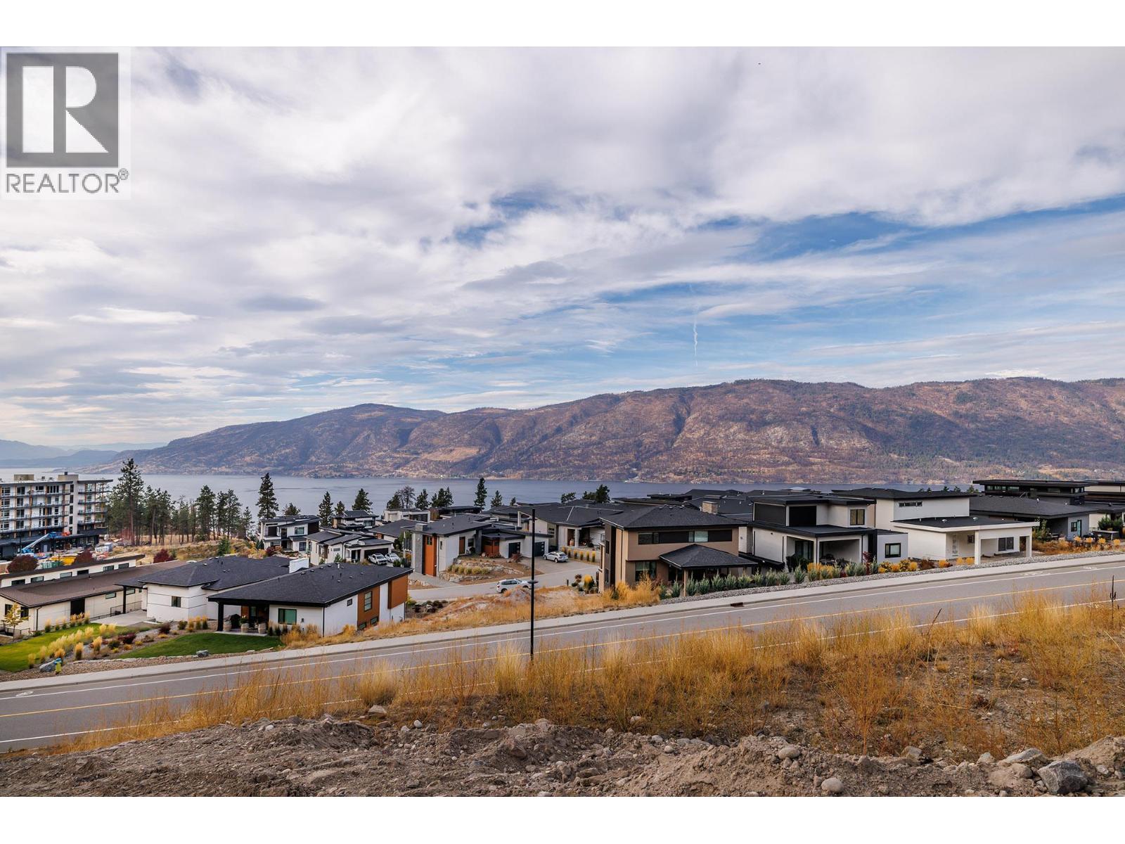9862 Beacon Hill Drive, Lake Country, British Columbia  V4V 0A9 - Photo 2 - 10386472