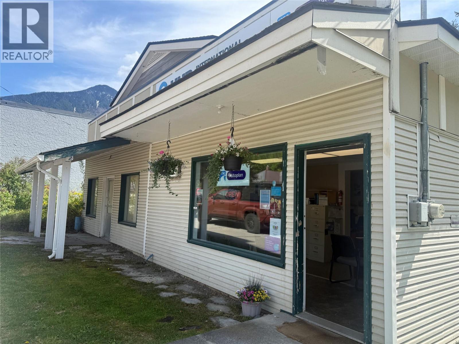401 6th Avenue, New Denver, British Columbia  V0G 1S0 - Photo 14 - 10386848