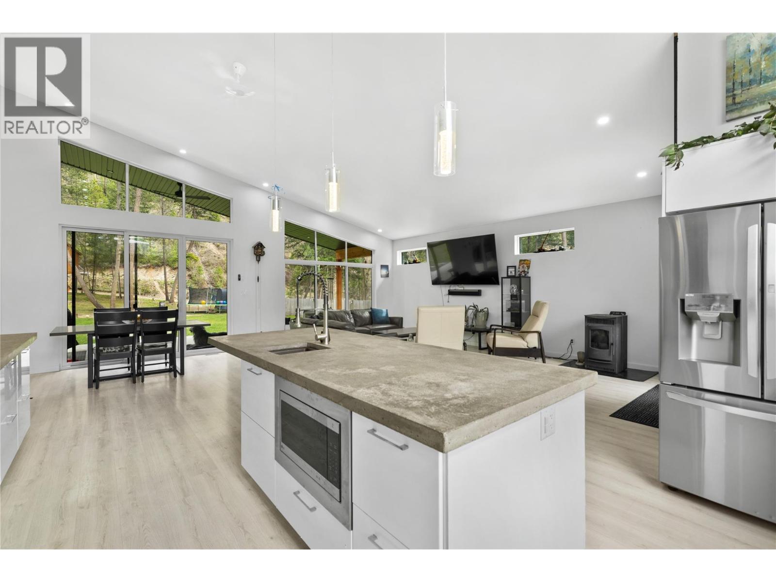 4472 Power Road, barriere, British Columbia